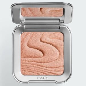 R.E.M. miss Saturn champagne pink interstellar highlighter topper